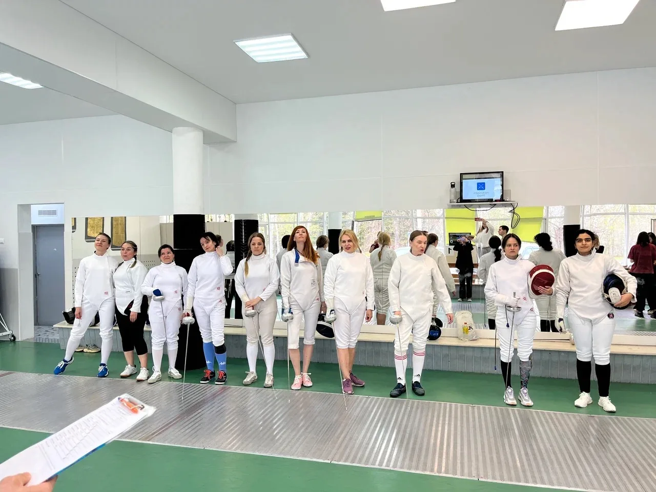 Участники турнира в зале клуба «Виктория»